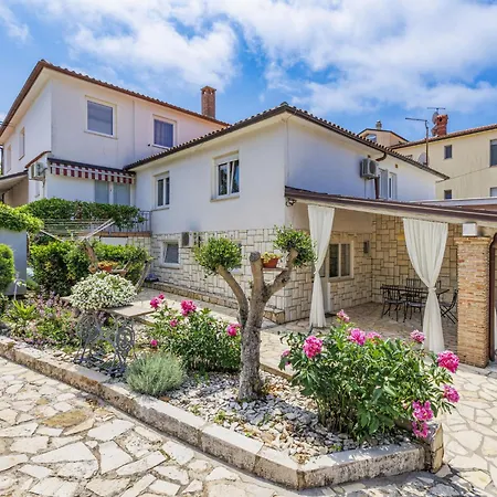 Nika-10 By Interhome *