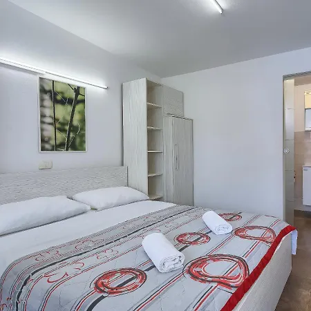 Apartamento Nika-10 By Interhome