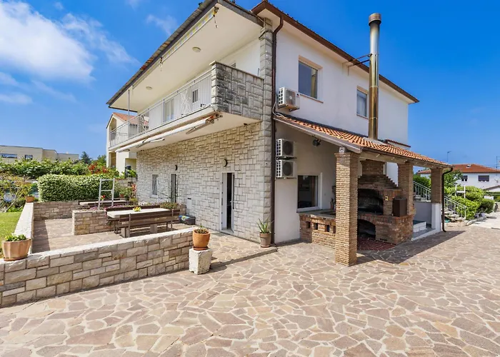 Nika-10 By Interhome